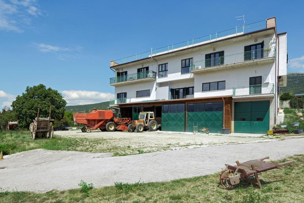 Agriturismo Statale 17 Poggio Picenze Exterior foto